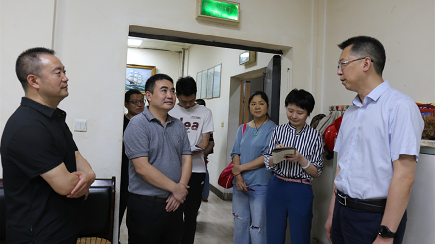 集团党委副书记、董事张雁检查富达公司科技大楼消防清静事情