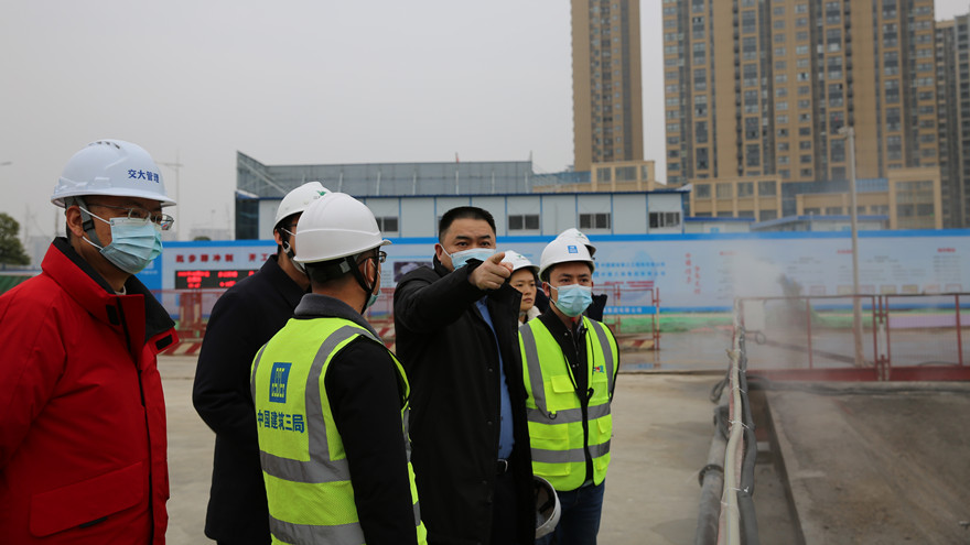 集团党委书记、董事长肖林带队督查三江医院项目清静生产和疫情防控等事情