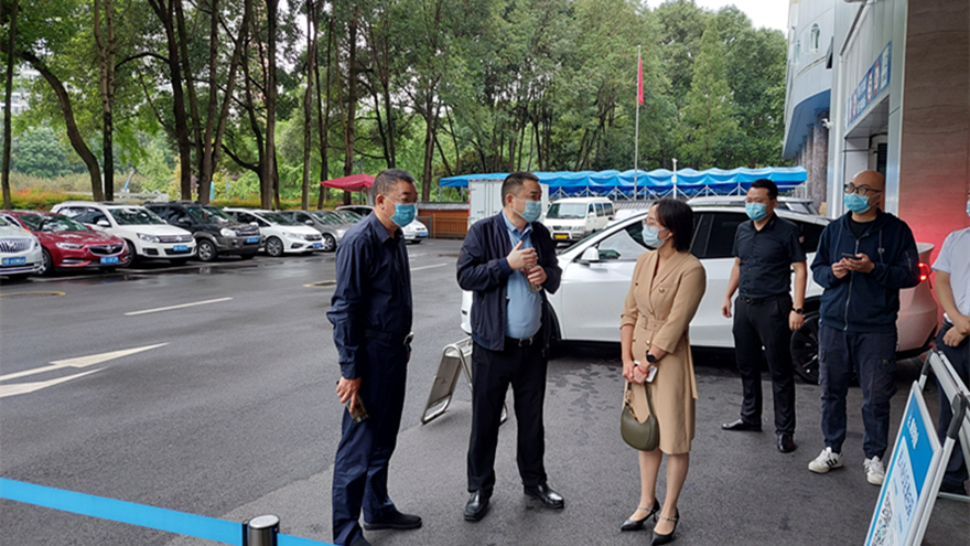 （集团董事长肖林、总司理程一督导检查建设大厦疫情防控）