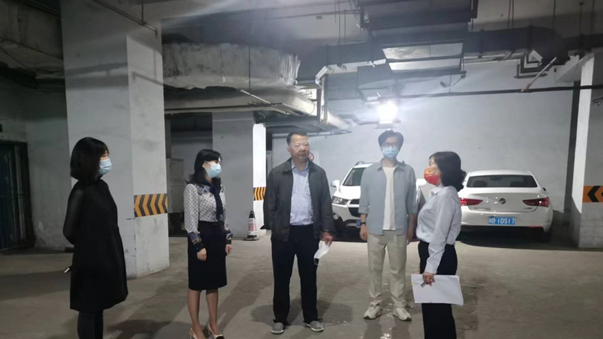 集团党委委员、副总司理王涛带队督查资产公司商业网点