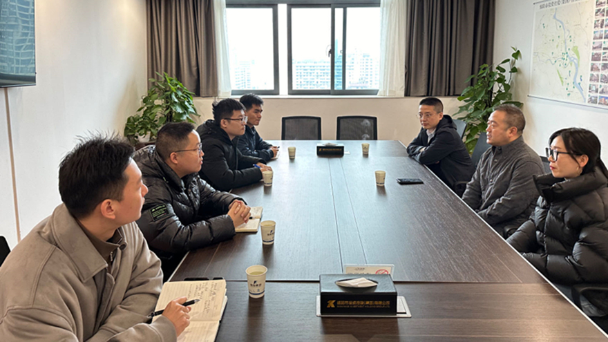 Betway必威集团党委副书记王玉梁与中建三局交流作育的人才举行交流座谈